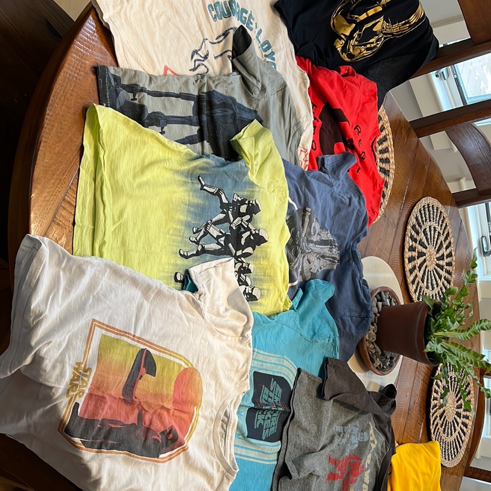 Lot of boys Gap Star Wars T-shirts.